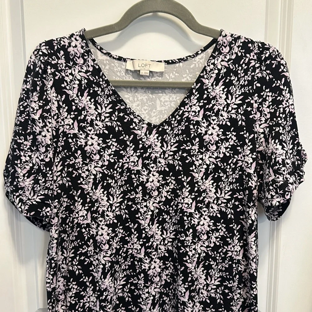 LOFT Knotted Puff Sleeve V-Neck Dress - Picture 4 of 9
